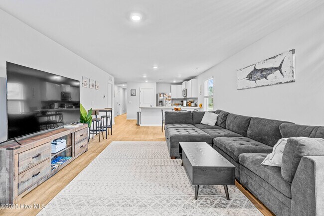 Building Photo - 214 Cleat Dr