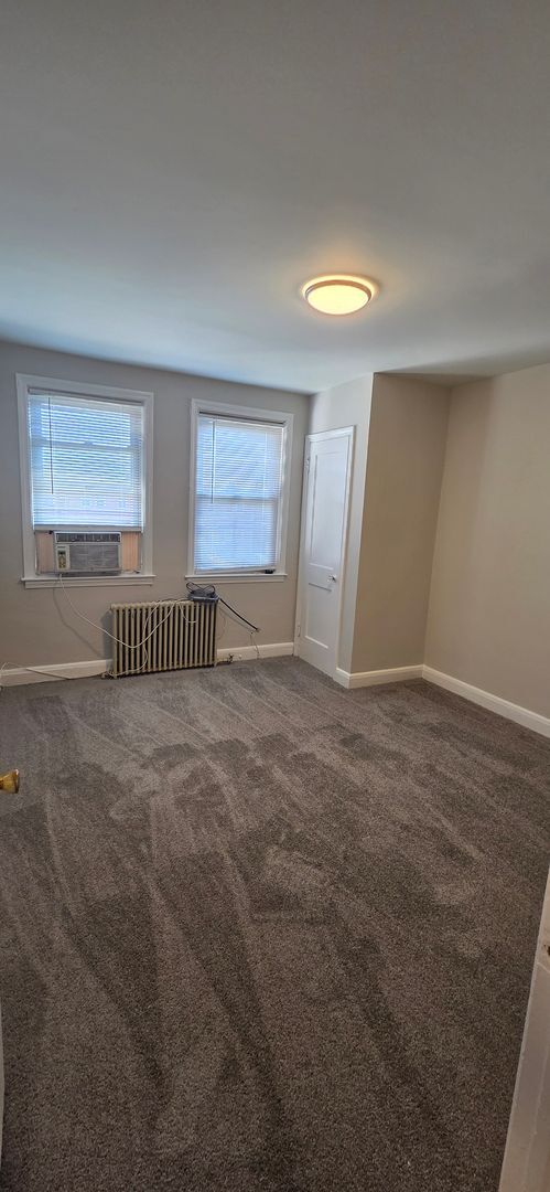 Building Photo - 1 Bedroom Upper Unit in Dundalk