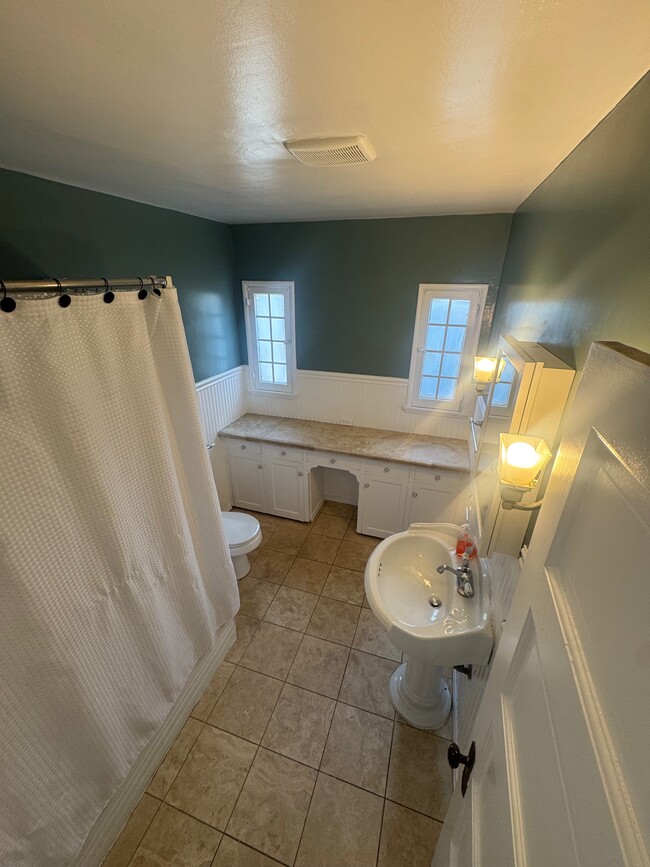 Building Photo - 192 E Villa St