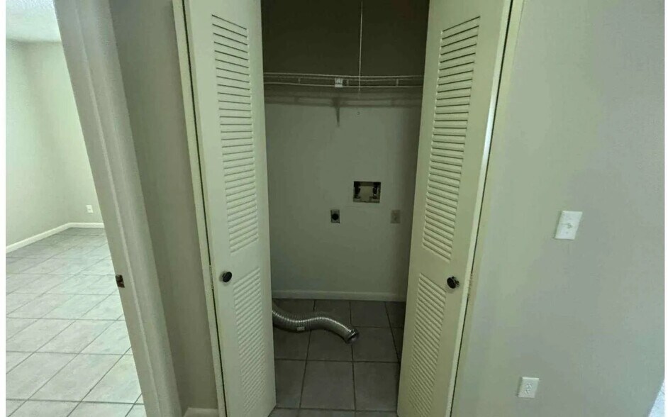 Building Photo - 3875 NW Huntsboro St