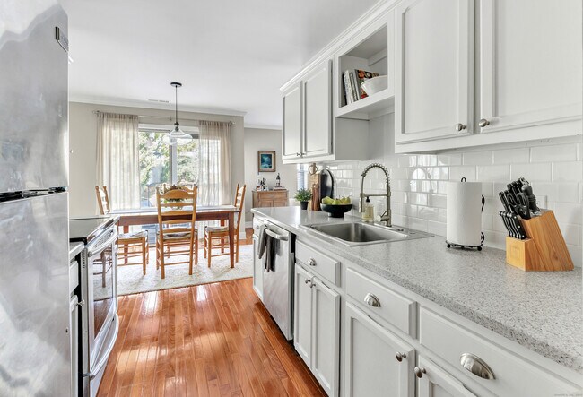 Building Photo - 170 Forest St