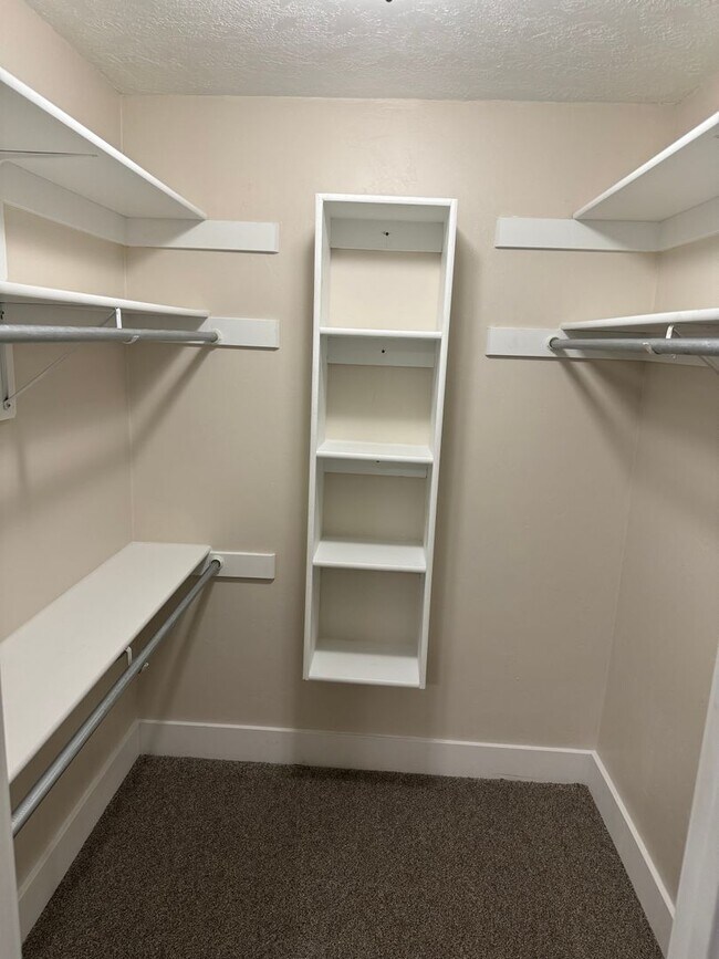 Building Photo - Spacious Townhome for rent in Rexburg