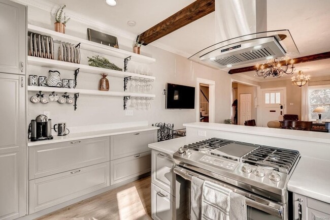 Building Photo - High End Remodel Near RiNo