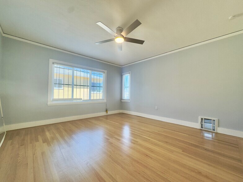 Building Photo - 161 Perry Pl