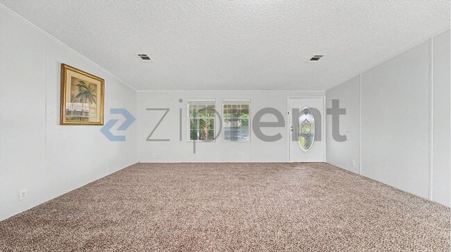 Building Photo - 5841 SE 164 Ave