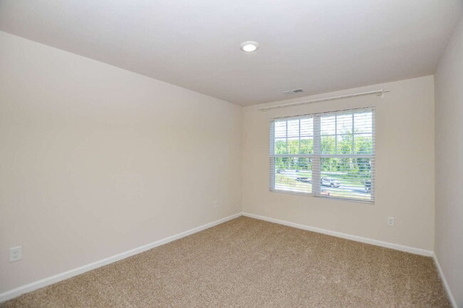 Building Photo - Easy Tega Cay Living in a Thoughtfully Updated Townhome