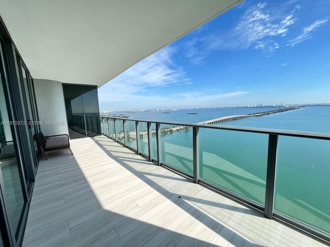 Building Photo - 3131 NE 7th Ave