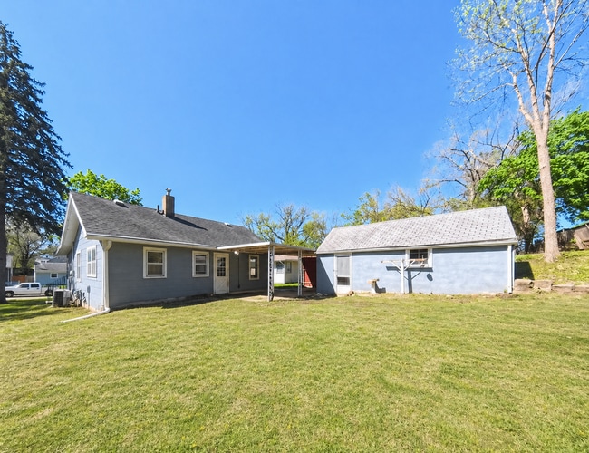 Building Photo - 2 Bedroom 2 Bathroom Home Available