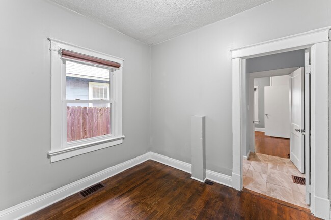 Building Photo - Coming Soon!! Charming 2-Bedroom Home!