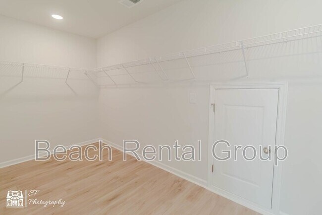 Building Photo - 1863 Villena Dr