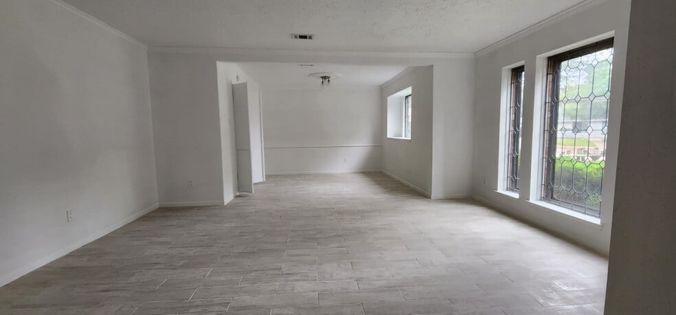 Building Photo - 5727 Arbor Vitae Dr