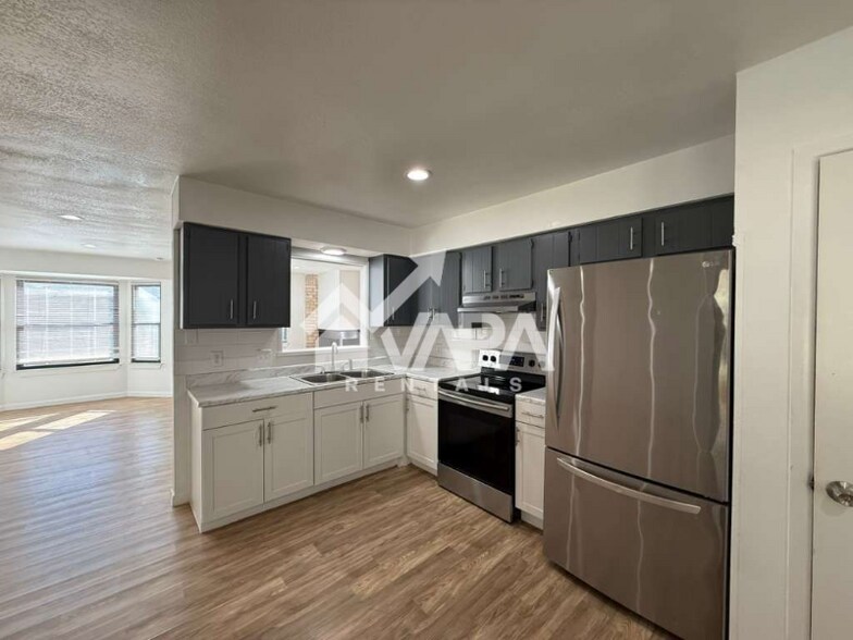 Building Photo - 302 Kingsman St