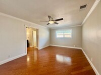 Building Photo - 3 Bedroom/2 Bathroom ~ In ground pool!