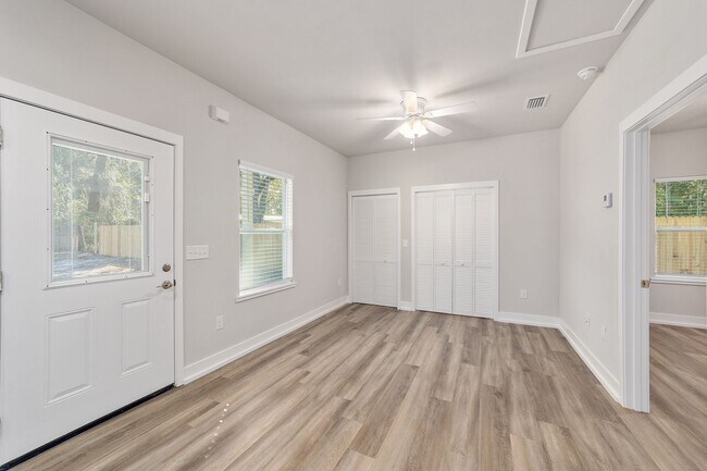 Building Photo - 2BR/2Bath Located in the heart of Gainesvi...