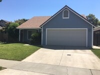 Building Photo - Beautiful home in desired location