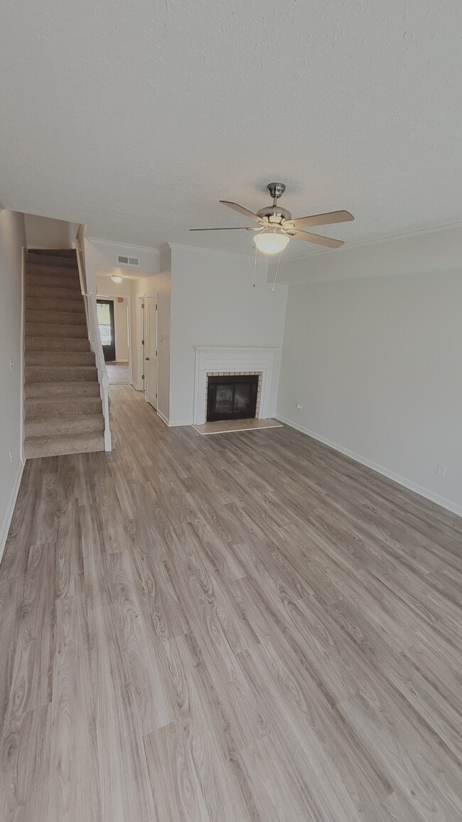 Building Photo - 301 Hickory Pl