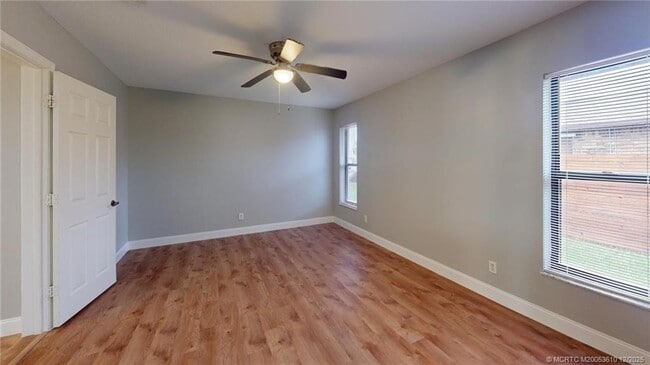 Building Photo - 2881 SE Nance St