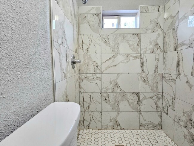 Building Photo - 217 Cockerel St