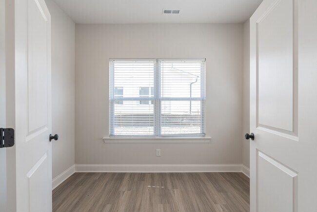 Building Photo - 3646 Trull St