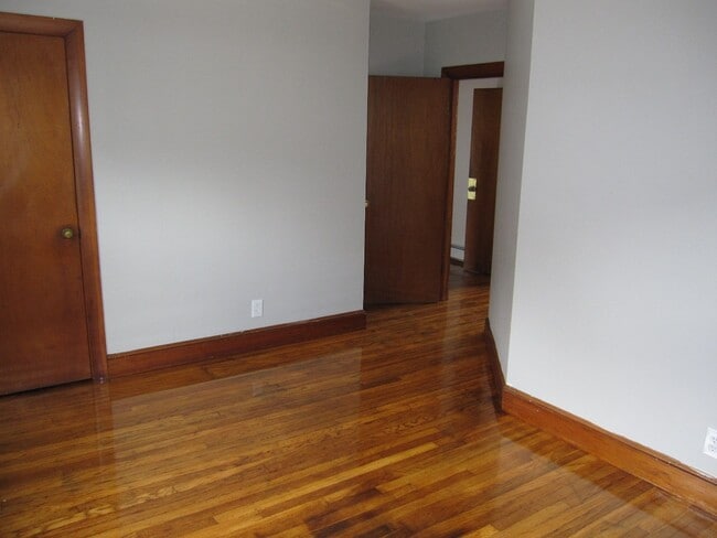 Building Photo - 366 Hollis St