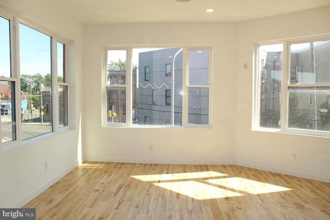Building Photo - 3017 Ridge Ave
