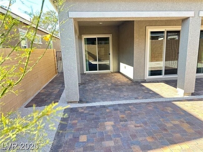 Building Photo - 3961 W Haleh Ave