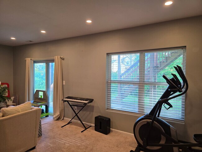 Building Photo - 9100 Tamarack Grove Ln