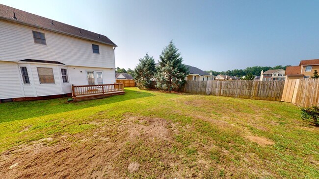 Building Photo - 4 Bedrooms in Sought After Neighborhood & ...