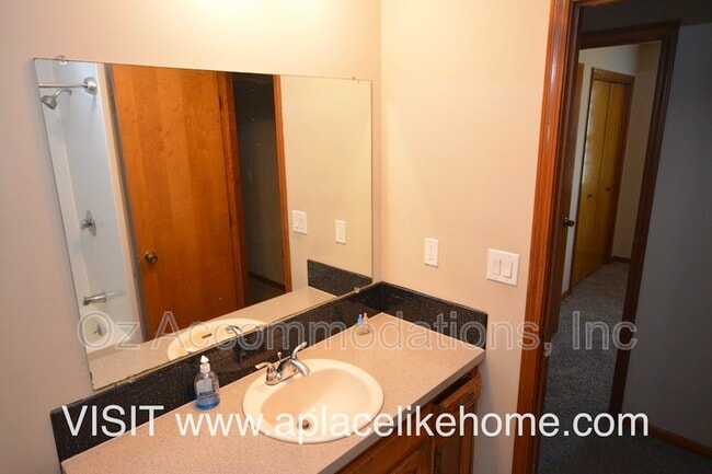 Building Photo - 8503 Sarah Ln