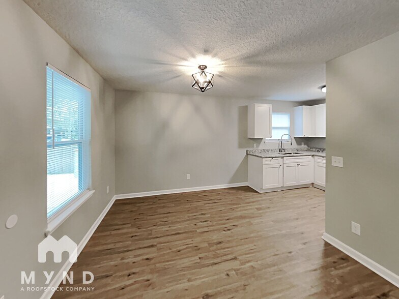 Building Photo - 3055 Dignan St