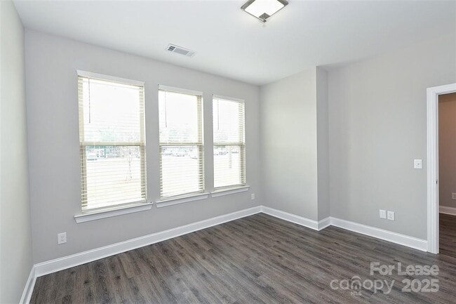 Building Photo - 2635 Statesville Ave