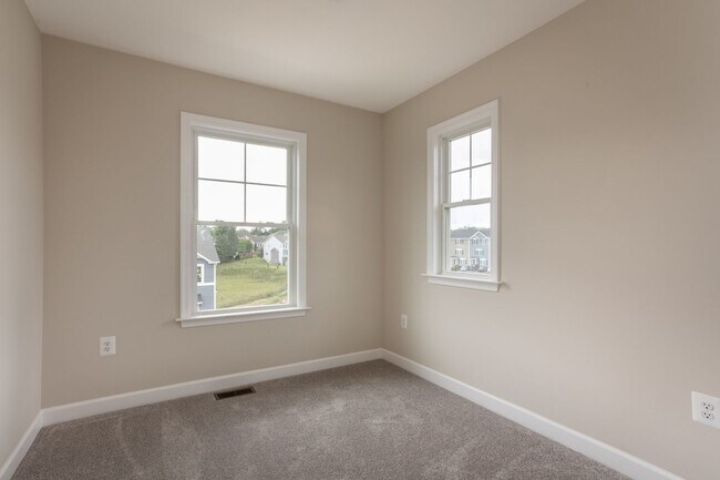 Building Photo - Spacious End Unit Luxury Townhome! Outstanding Location!