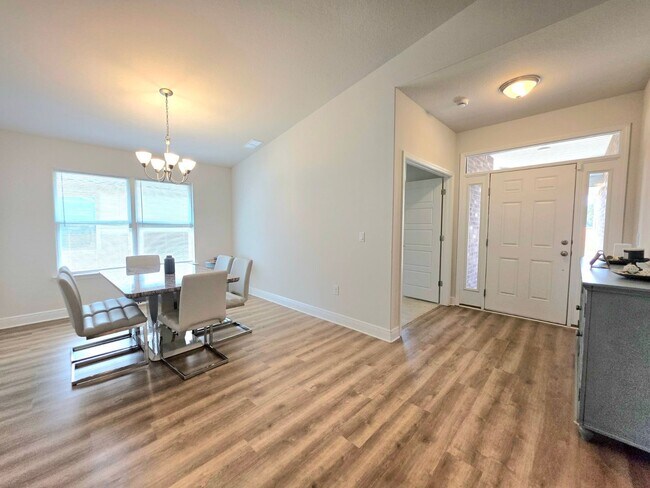 Building Photo - Spacious 4BR Home Near Navy Federal & UWF ...