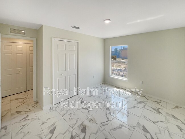 Building Photo - 122 Ivan Ave S