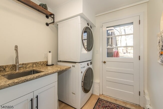 Building Photo - 237 Morris Ave