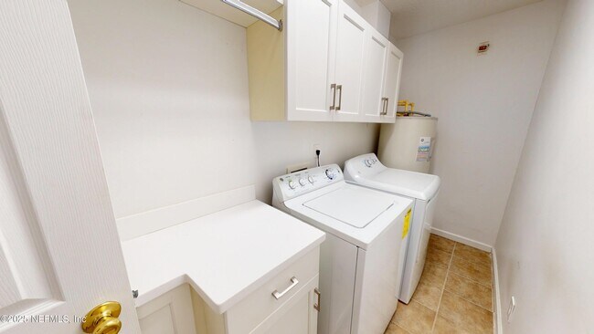 Building Photo - 13290 Pacemaker Dr