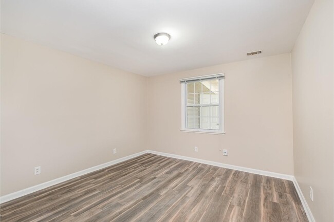 Building Photo - 765 Huntington Pkwy