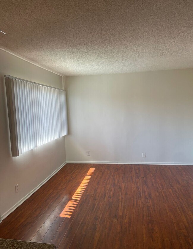 Primary Photo - Spacious 1 Bedroom located in Canoga Park!...