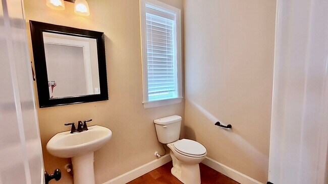 Building Photo - Beautiful Cedar Mills Home With An Easy Co...