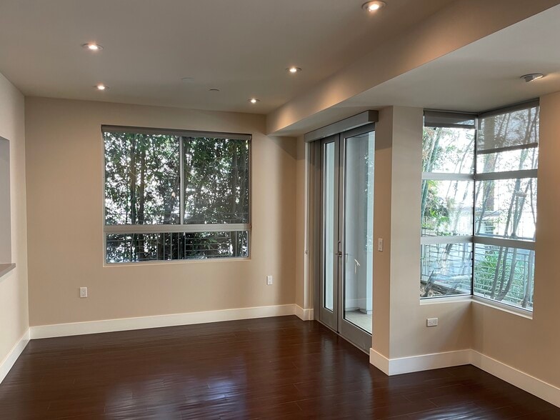 Building Photo - 1666 Greenfield Ave