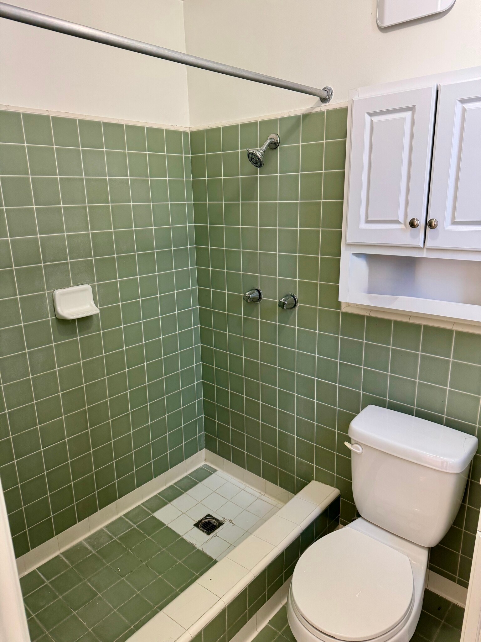 Bath - 414 Monterey Ln