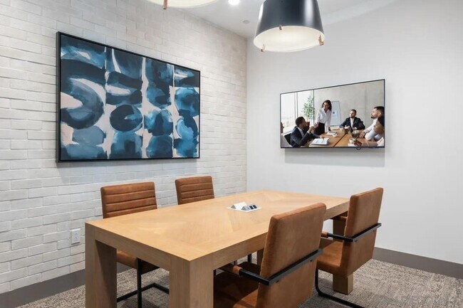Building Photo - 5005 Avenida Lugano