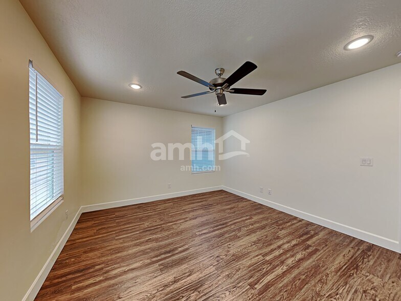 Building Photo - 11031 Kitty Hawk Rd