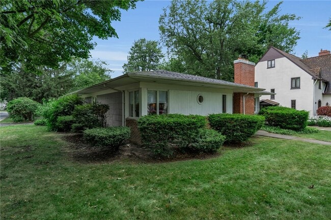 Building Photo - 114 Burbank Dr