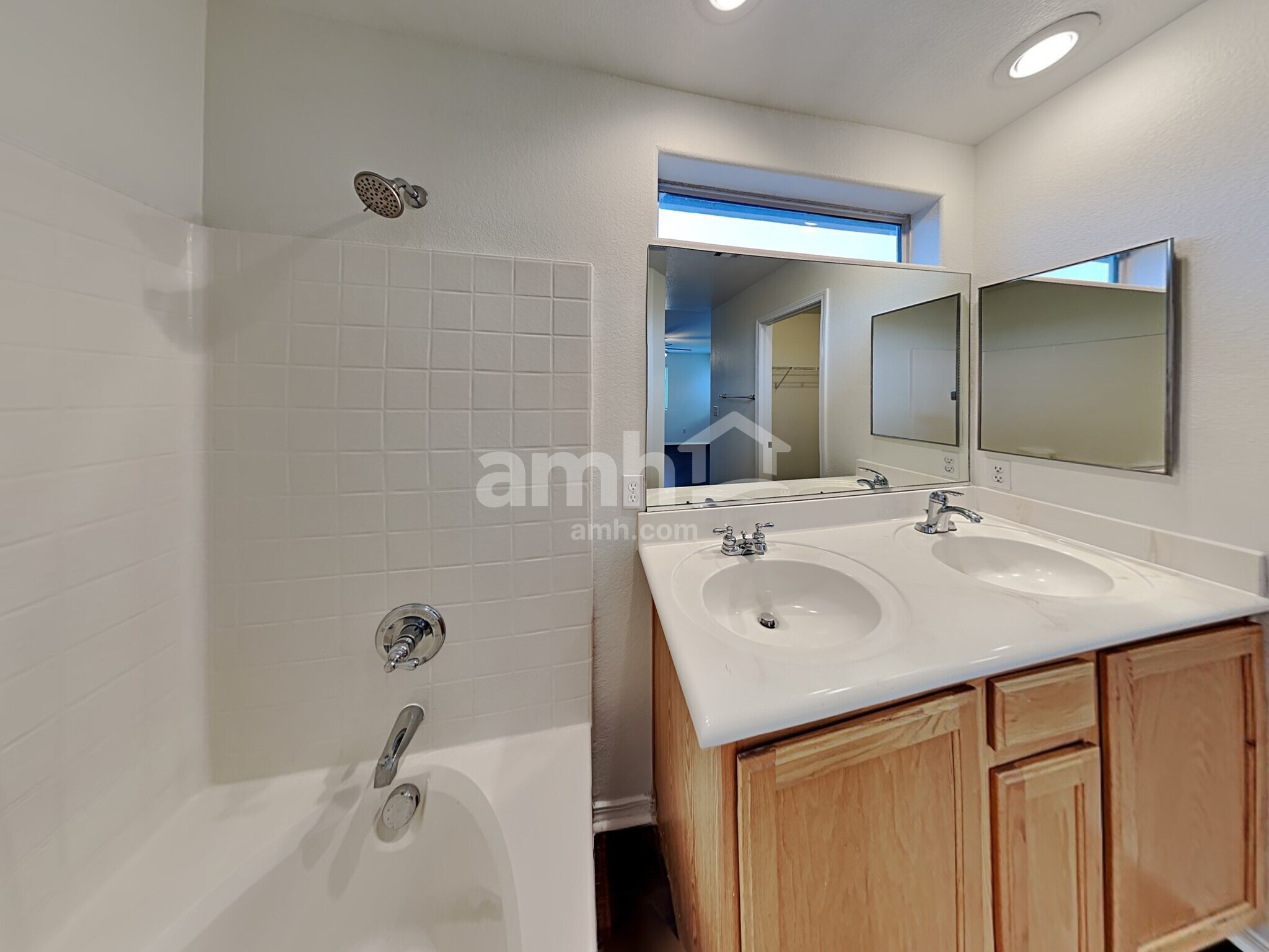 Building Photo - 542 Eresma St