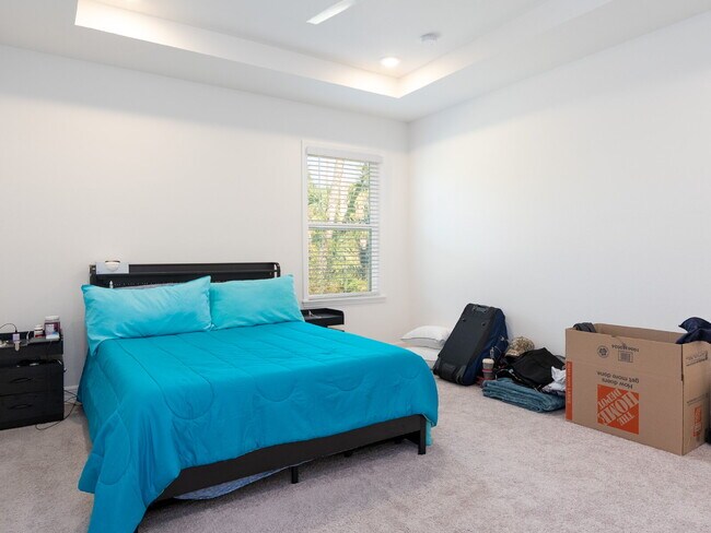Building Photo - Move in now with zero deposit! This stunni...