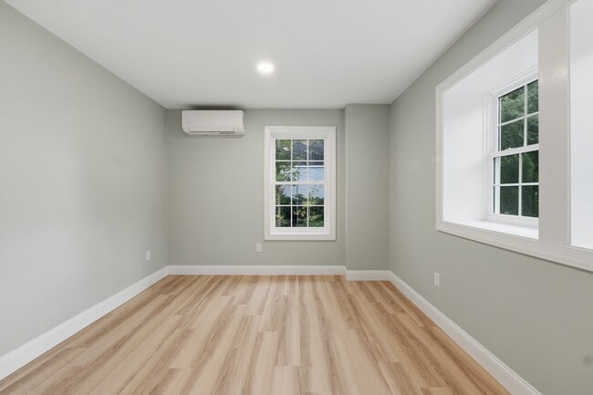 Building Photo - 104 Hilltop Dr
