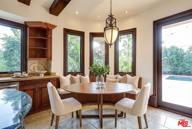 Building Photo - 209 S Anita Ave