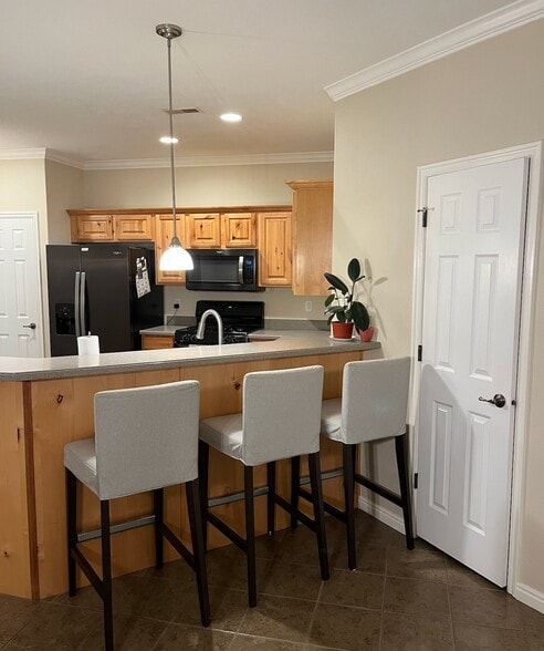 Building Photo - 1052 Canyon Meadow Dr