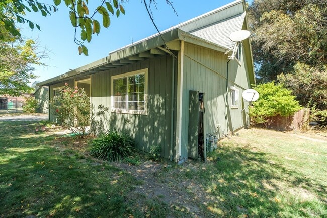 Building Photo - 9527 Old Redwood Hwy N